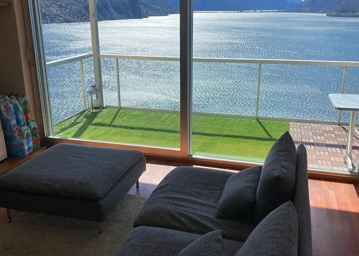 Attico Con Vista Panoramica Sul Lago - Due Camere