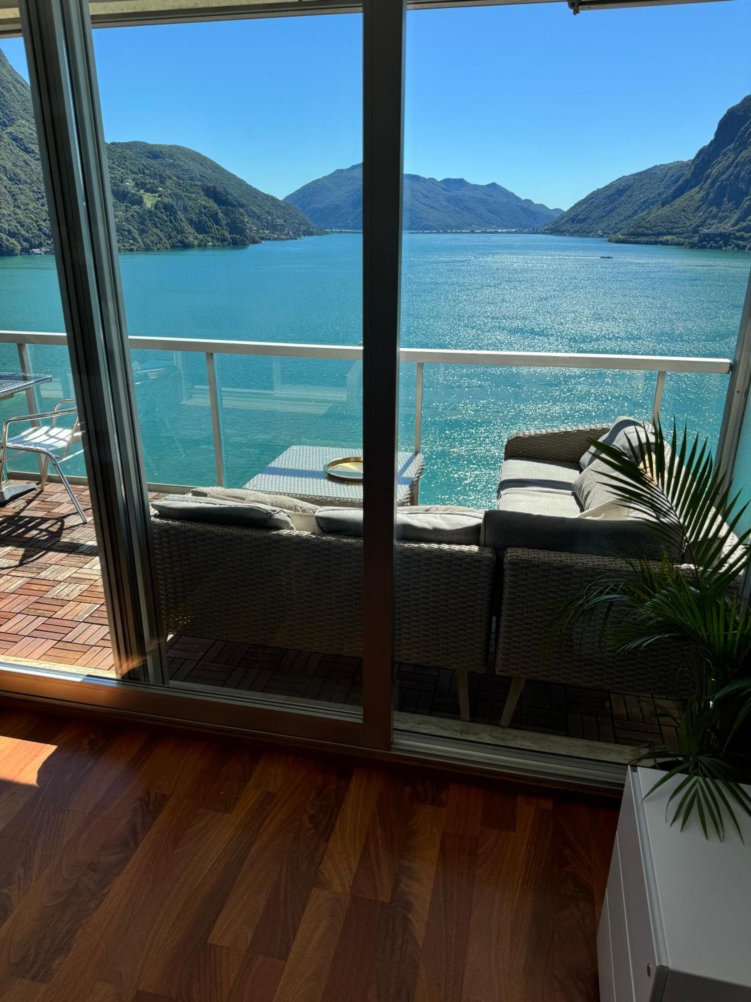 Attico Con Vista Panoramica Sul - Due Apartamento